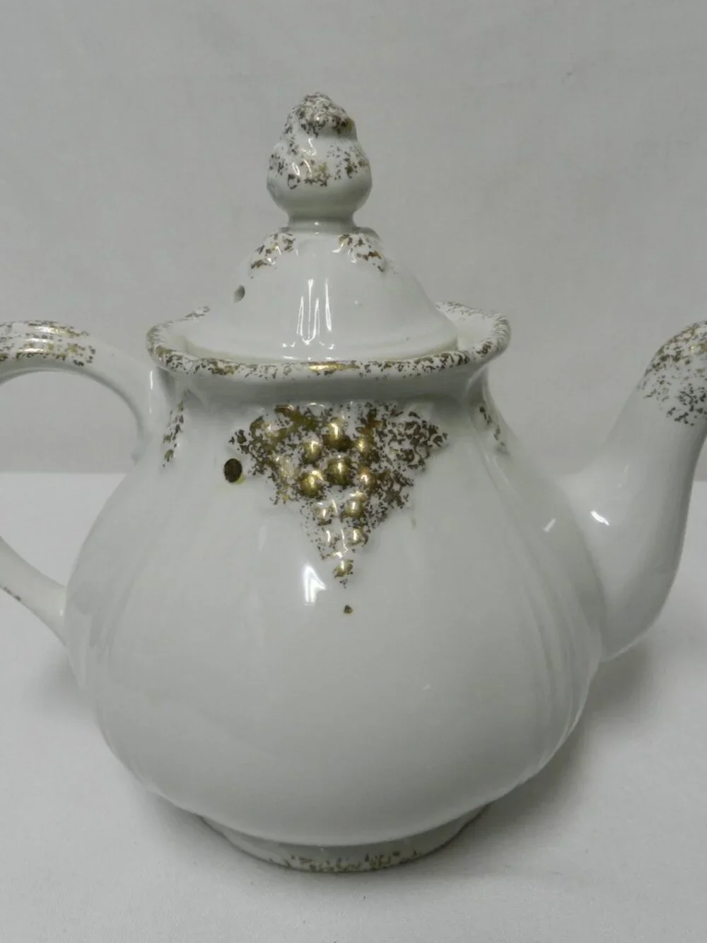 Hall 0917 Vintage teapot gold white w/ lid holds 6 cups Mid Century ceramic lid